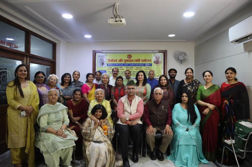 मधु सागर का भव्य विमोचन मुशायरे ने बांधा समां